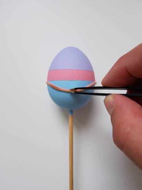 10- Com uma pinça retire o elástico de borracha. 10- Com uma pinça retire o elástico de borracha.