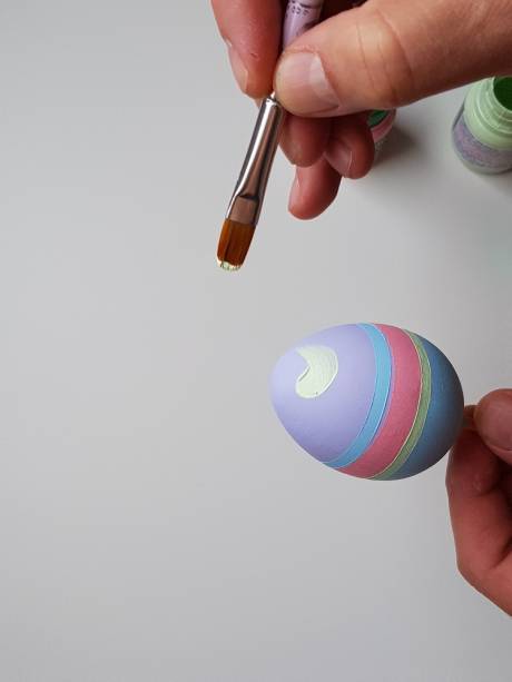 14- Pinte a parte superior, fazendo um movimento circular, da esquerda para a direita (se for destro). 14- Pinte a parte superior, fazendo um movimento circular, da esquerda para a direita (se for destro).