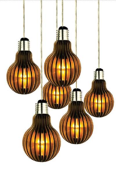 De madeira com l&acirc;mpada LED, o Retr&ocirc; pode ter acabamento marrom ou branco. E-led , R$ 84,97 cada.