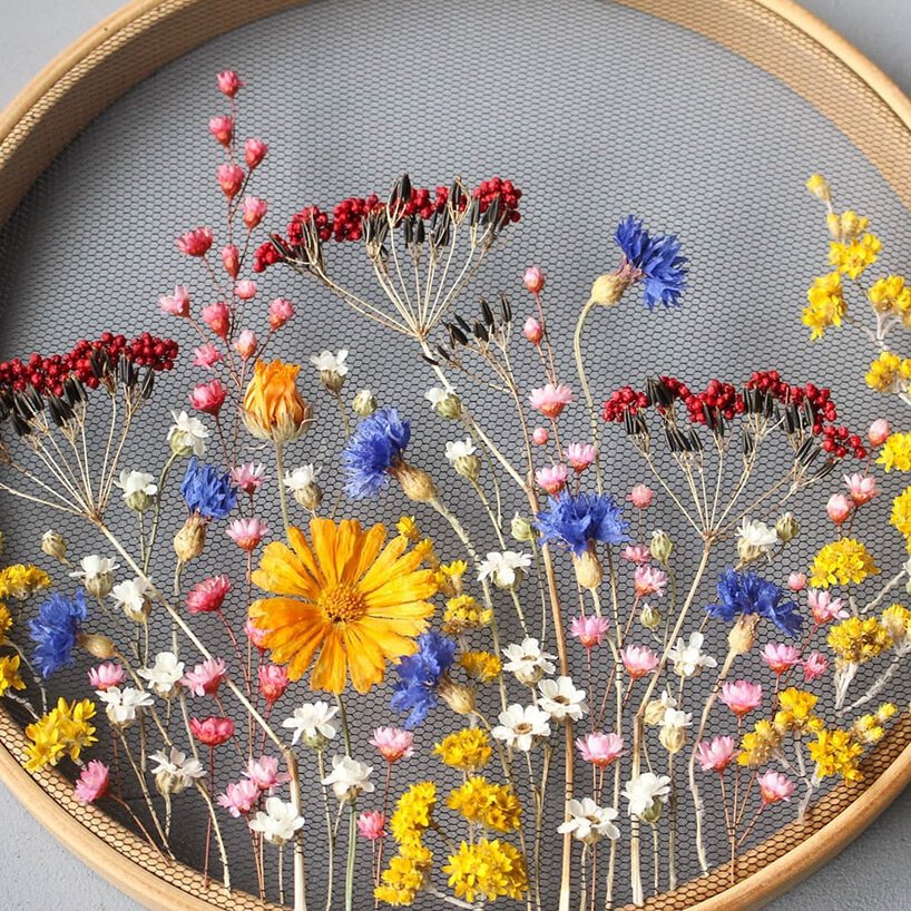 arte-flores-bordado-olga-prinku-flowers-tulle-embroidery-designboom-02