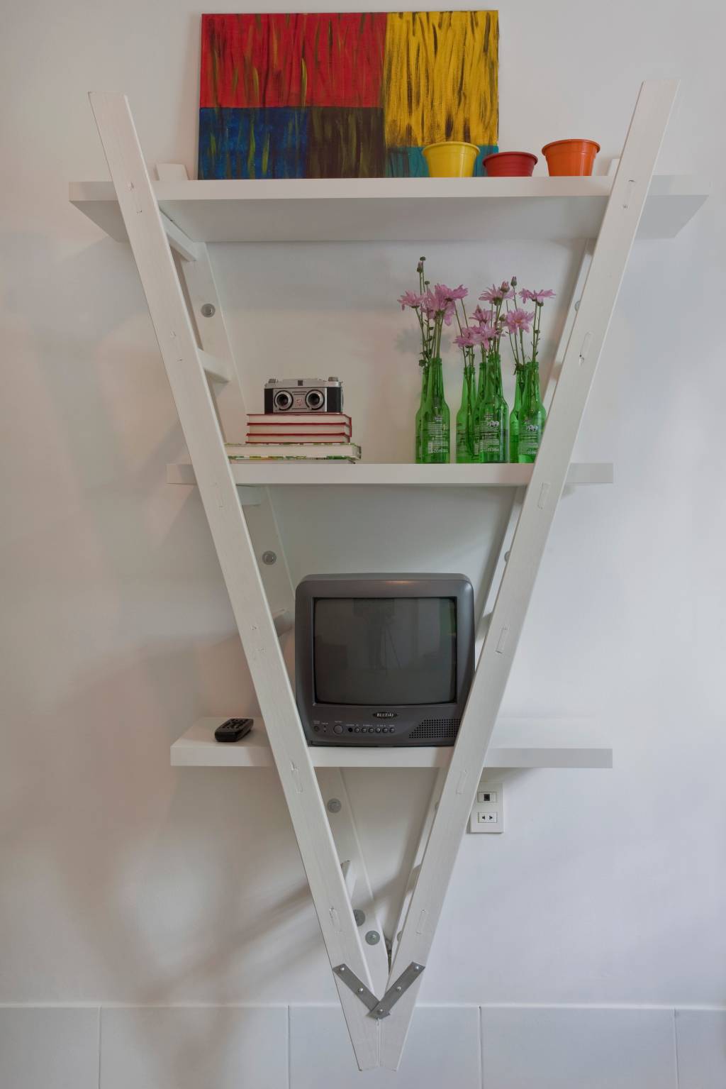 ATELIÊ DE COSTURA ESTANTE ESCADA