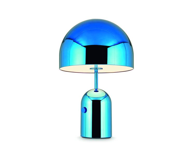 Eletrizante: O aço prensado colorido a vapor ganha o tom iridescente visto no abajur Bell (40 x 60 cm), de Tom Dixon. Por £ 800 na Jane Richards Interiors.