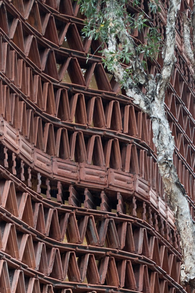 The Beehive - Itália - Por Luigi Rosselli + Raffaello Rosselli. Telhas de terracota recicladas.