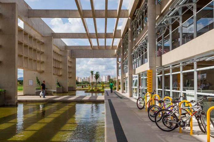 Biblioteca brasileira concorre a prêmio de melhor do mundo