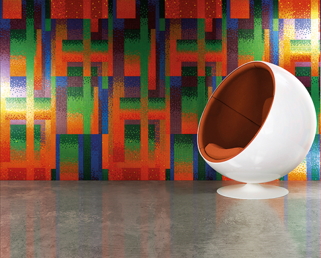 A célebre marca italiana de mosaicos de vidro Bisazza traz ao Brasil a coleção assinada pelo designer Alessandro Mendini. Com uma ousada combinação de tons vivos, o painel
Louisiana (foto) lembra uma tela pixelada. Mede 1,29 x 2,90 m e é composto de pecinhas de 1 x 1 cm e 2 x 2 cm. “As superfícies e variantes de cor fazem alusão à atmosfera e aos ritmos da cultura do local  homenageado”, diz Mendini. À venda com exclusividade na Level por R$ 6 912 o m².