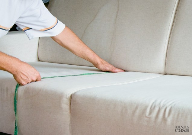 1. Meça cada área do sofá (assento, encosto, braços e plaquetas), conforme o desenho da página ao lado.