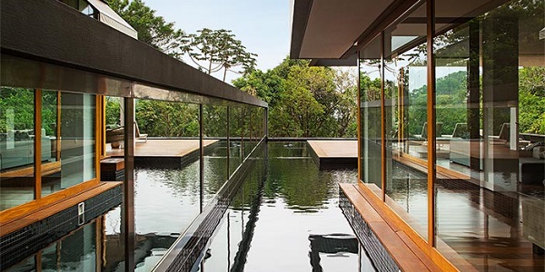 Casa com estrutura metálica paira sobre a lagoa home