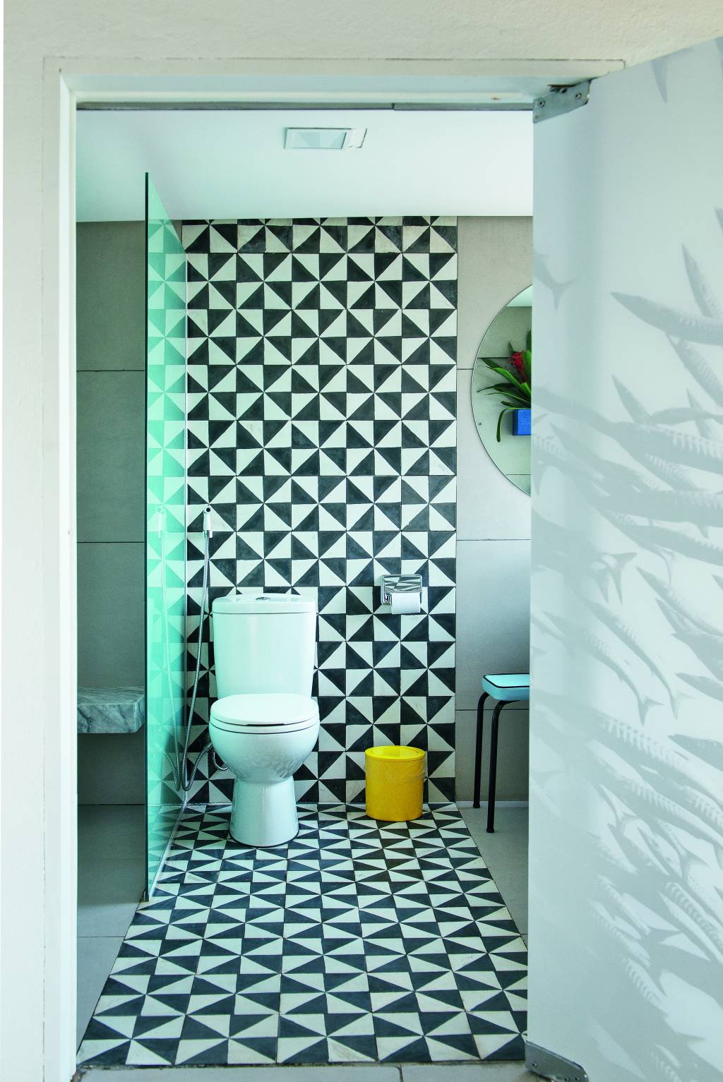 Casa de praia com decoração despojada e charmosa – banheiro
