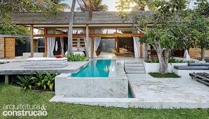 Casa de praia se abre para o jardim