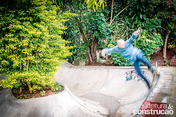 Casa tem pista de skate no quintal