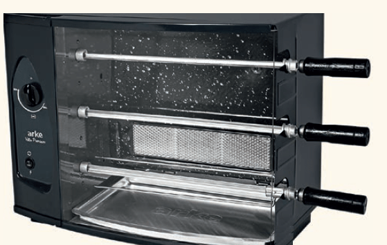 Funciona a gás (GLP ou natural) o modelo Vitta Premium (55 x 37 x 44 cm), da Arke. O equipamento, de chapa de açocarbono, tem vidro curvo, acendimento automático (bivolt), três espetos com capacidade para 1,5 kg cada, sistema rotativo, queimador infravermelho e bandeja coletora. Shopfato , R$ 599