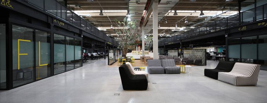Com 33 mil m², a sede paulistana do Mercado Livre tem grandes espaços abertos e até jardim