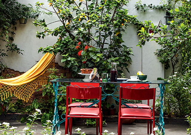 quintal-com-toque-rústico-provençal-rede-mesa