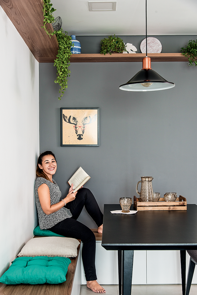 decoração-de-apartamento-pequeno-com-móveis-sob-medida-e-painéis-canto-alemão
