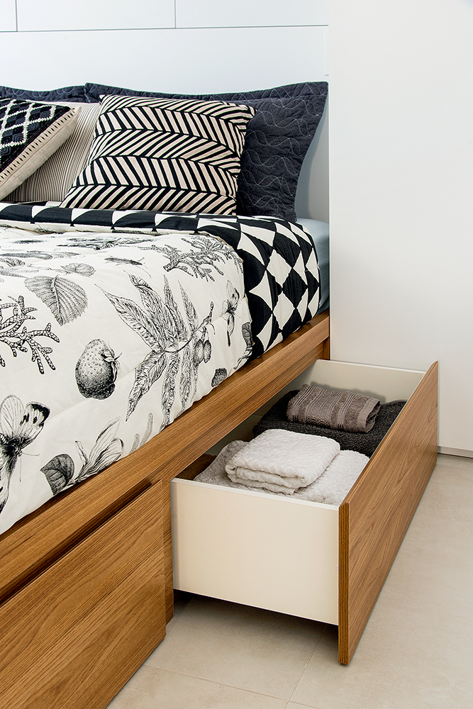 decoração-de-apartamento-pequeno-com-móveis-sob-medida-e-painéis-quarto01