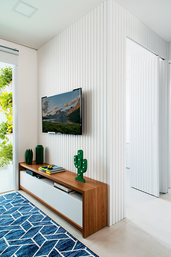 decoração-de-apartamento-pequeno-com-móveis-sob-medida-e-painéis-rack