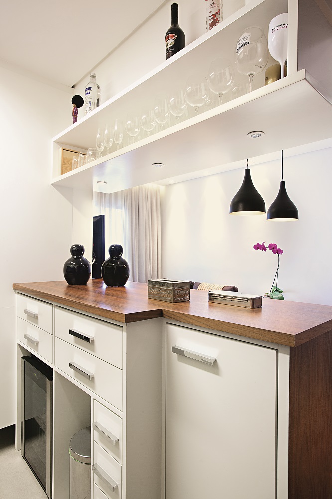 decoração-de-apartamento-pequeno-traz-integração-de-ambientes-bar