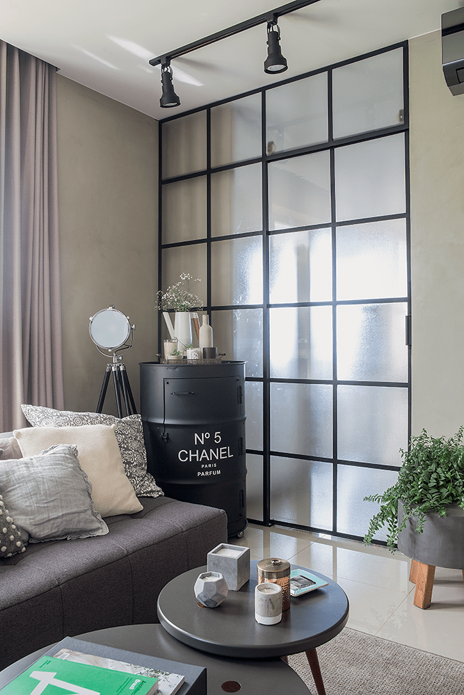 Decoração-para-apartamento-pequeno-com-planta-estreita-porta-de-correr