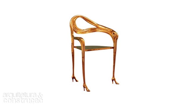 O projeto da poltrona de bronze polido Leda traz a assinatura do surrealista. Em 1990, o móvel entrou em produção com base em protótipos do escultor Joaquim Camps. Custa € 13,7 mil (sem taxas), na BD Barcelona Design.