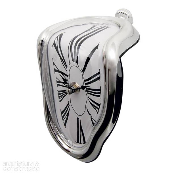 Produzido pela Can You Imagine, o Melting Clock alude à obra A Persistência da Memória, de Dalí. De plástico cromado, a peça (13 x 19 cm) parece derreter. Custa US$ 28 (com remessa), no site da Amazon.