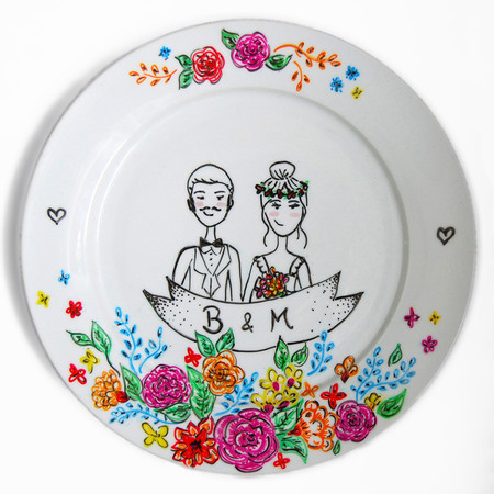 Um mimo pra lá de exclusivo: o prato decorativo Noivos (25 cm) tem desenho pintado à mão que pode ser personalizado com as características do casal. Mari Mauro , R$ 99