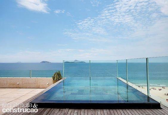 dicas-e-cuidados-para-construir-uma-piscina-com-borda-infinita-021