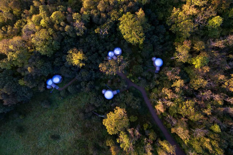 Quartos com formato de bolha oferecem total integração com a natureza