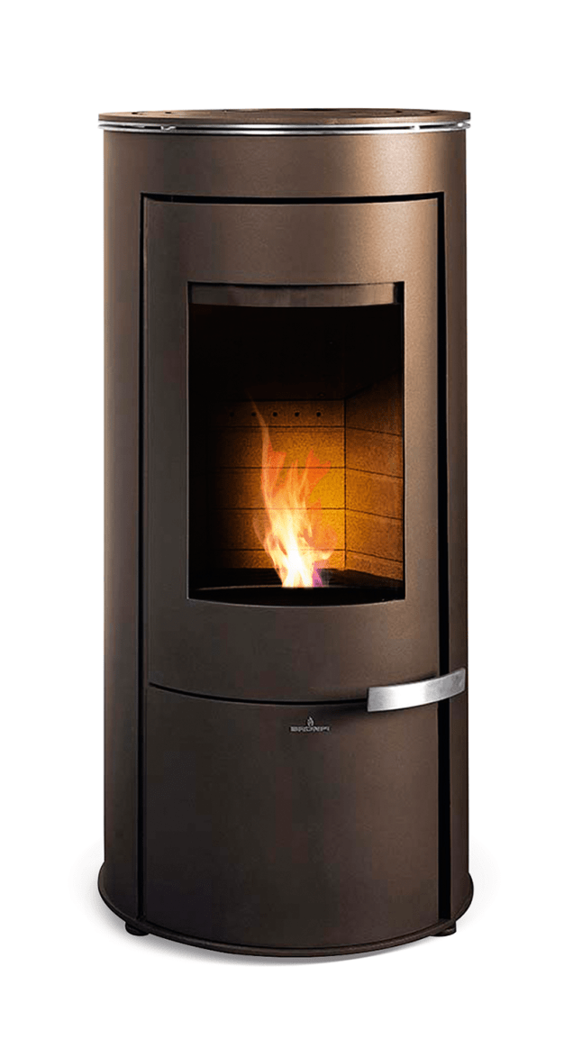 O diferencial do exemplar com design cilíndrico (52 x 106,8 cm) é o sistema de retenção de calor: a peça a lenha continua a aquecer o ambiente por até quatro horas mesmo depois de apagada. Da Bronpi, a Salamandra Dover vale R$ 11 080 na Central das Lareiras. O diferencial do exemplar com design cilíndrico (52 x 106,8 cm) é o sistema de retenção de calor: a peça a lenha continua a aquecer o ambiente por até quatro horas mesmo depois de apagada. Da Bronpi, a Salamandra Dover vale R$ 11 080 na Central das Lareiras.