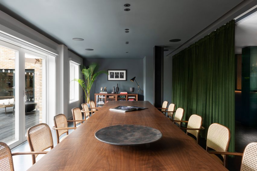 escritório-tala-fustok-studio-ninja-theory-office-cambridge-interiors_dezeen-4