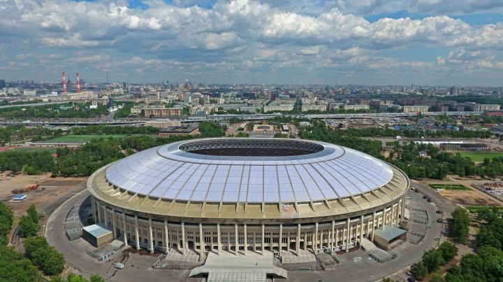 Único fora da Rússia, estádio erguido no pântano é inaugurado para a Copa