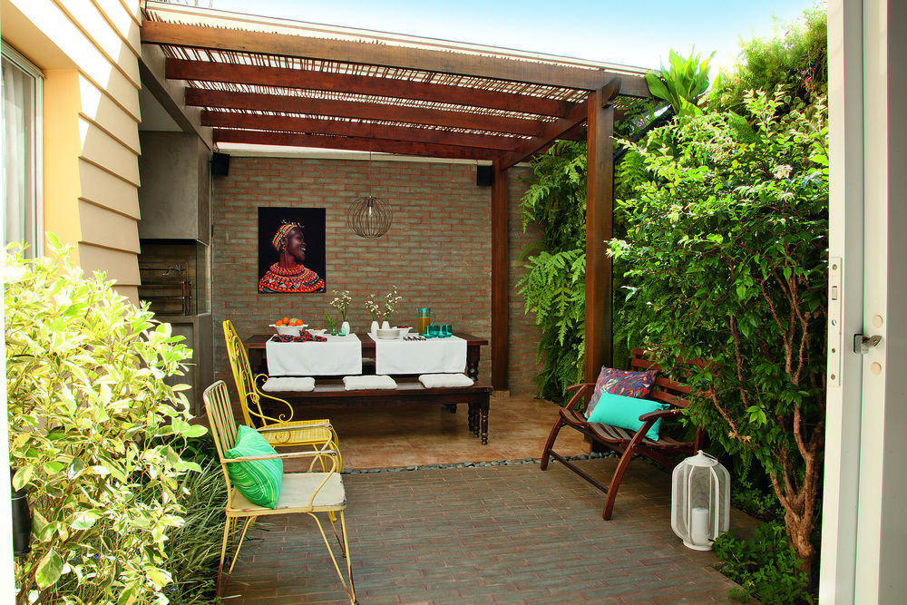 Este espaço gourmet com churrasqueira tem até jardim vertical (4)