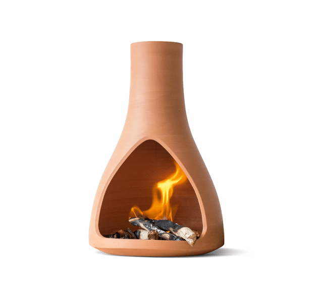Em parceria com o ceramista Marc Vidal, Martín Azúa criou o Fire Vase (30 x 45 cm) como uma pequena lareira portátil. Sai por € 350 com o designer.