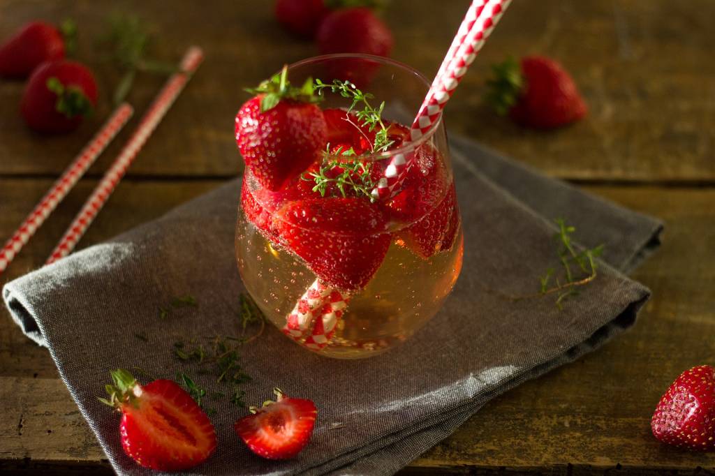 5-drinks-com-morango-que-fazem-sucesso-no-Pinterest 5-drinks-com-morango-que-fazem-sucesso-no-Pinterest