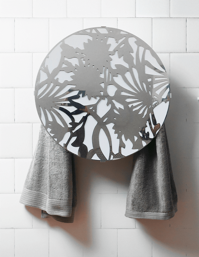 Criação da designer ítalo-brasileira Monica Geronimi, o I Gioielli Round é produzido em alumínio com pintura eletrostática (na cor desejada) e exibe na frente uma tela de aço inox cortada a laser.Com 50 cm de diâmetro, a peça da mg12 custa $ 7 897 na Punto. Criação da designer ítalo-brasileira Monica Geronimi, o I Gioielli Round é produzido em alumínio com pintura eletrostática (na cor desejada) e exibe na frente uma tela de aço inox cortada a laser.Com 50 cm de diâmetro, a peça da mg12 custa $ 7 897 na Punto.