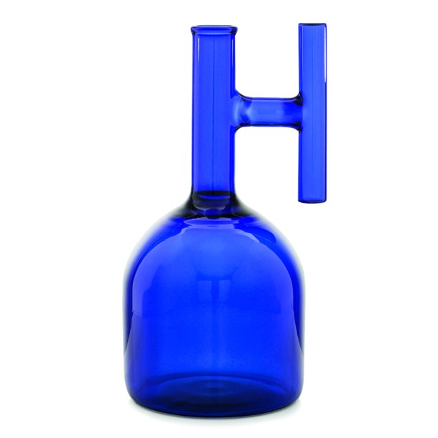 Brinde chique: O decanter para vinhos (12 x 24 cm), feito de vidro borosilicato colorido, foi criado pela Lanzavecchia + Wai com exclusividade para a Luisa Via Roma. Por € 153 no site.