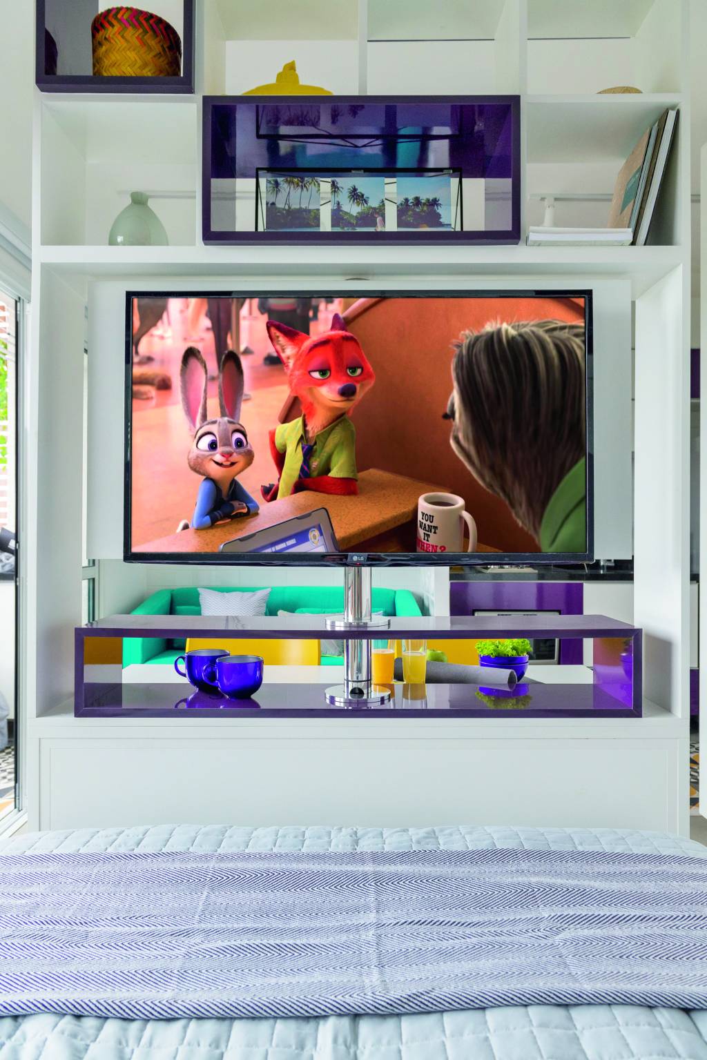 Apartamento pequeno combina revestimentos diferentes – quarto