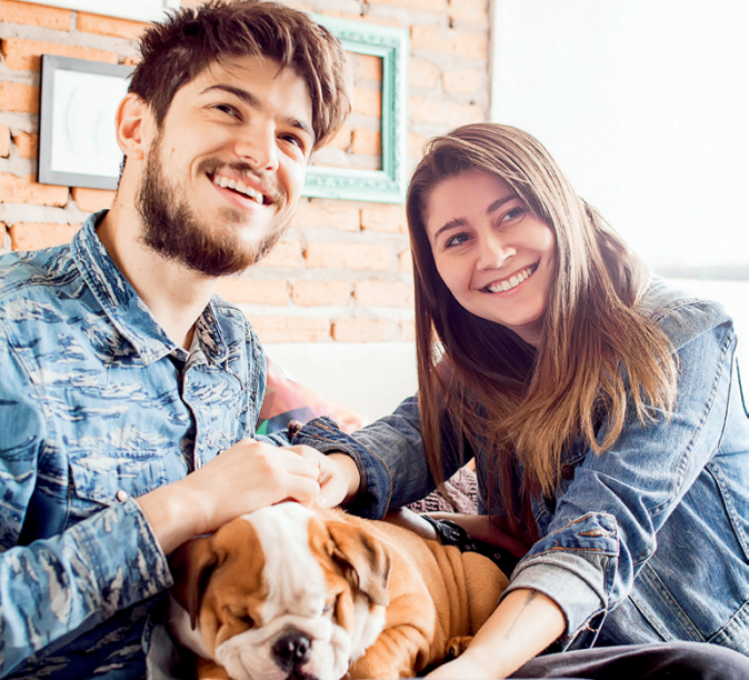 A produtora de moda Isabela Marques e o editor de vídeo Felipe Alfieri