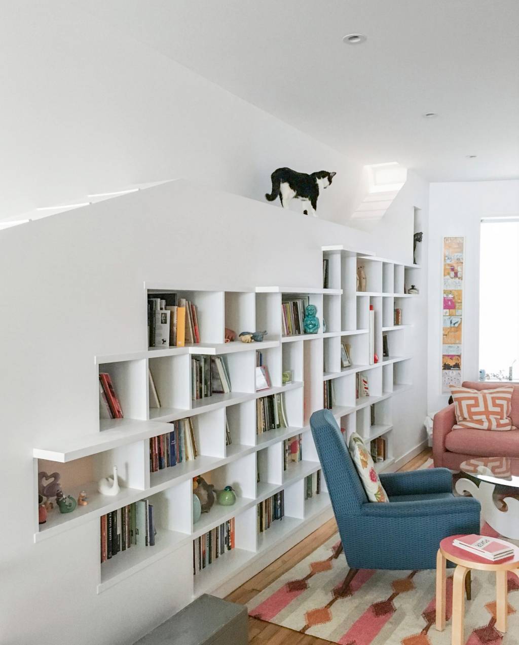 Pura inspiração: casa tem corredores especiais para os gatos