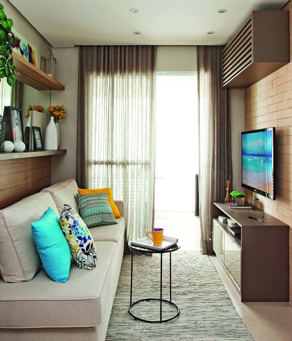 Apartamento pequeno com ambientes integrados e decoração neutra – sala
