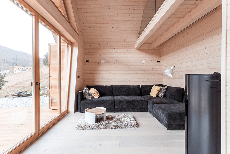 Madeira desenha cabana moderna na Eslovênia