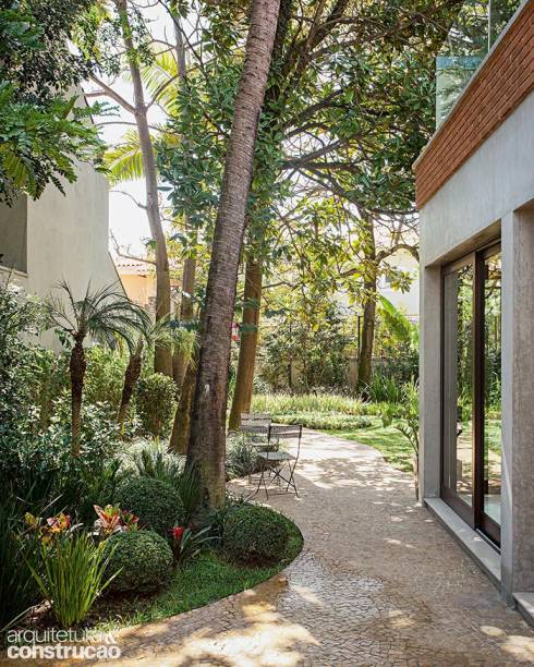 Segundo o paisagista Roberto Riscala, as espécies escolhidas alternam cores e folhagens criando diferentes cenários ao longo do ano Segundo o paisagista Roberto Riscala, as espécies escolhidas alternam cores e folhagens criando diferentes cenários ao longo do ano