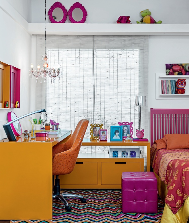 Jogo de cores: quarto em amarelo, laranja e rosa