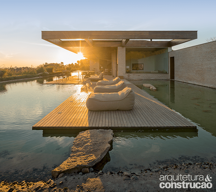 Lago artificial contorna construção no interior de São Paulo 01