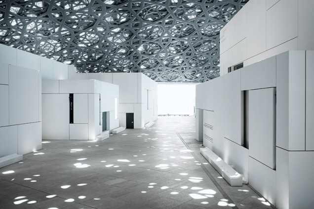 Louvre Abu Dhabi, por Jean Nouvel, Emirados Árabes Unidos.