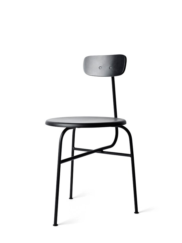 Mínimo de material compõe a cadeira Afteroom (43 x 54 x 77 cm), de aço com pintura epóxi e compensado. US$ 300, na Menu Design Shop.