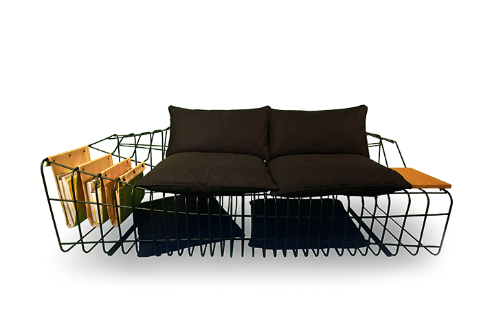 De ferro, madeira e lona, o Sofist Sofa foi peça- -revelação na feira Maison&Objet em 2014. Mede 0,80 x 0,80 x 2,20 m e sai por € 2,5 mil, no endereço virtual da designer turca Sule Koc.