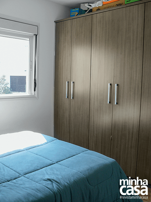 Móveis do quarto renovados com laminado adesivo – antes