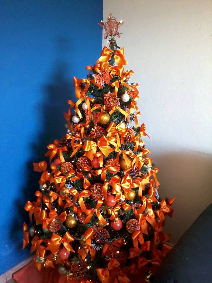 Meu canto preferido Árvore de Natal ganha temas personalizados todo ano laranja2
