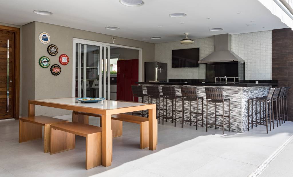 Mix de materiais moldou esta casa de férias
