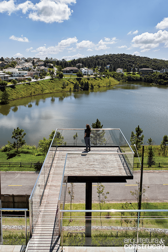 Casa no interior de São Paulo tem até mirante